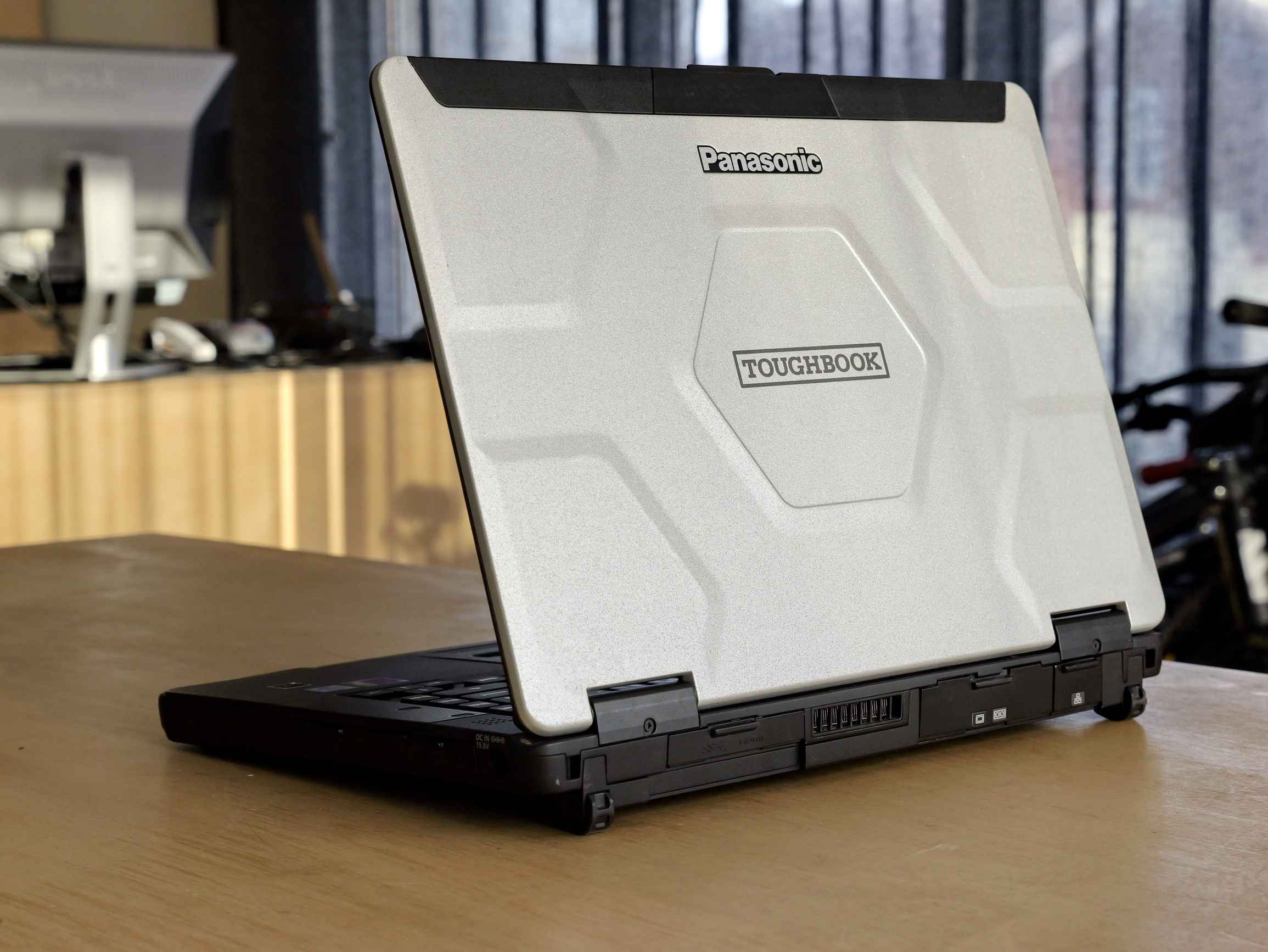 Panasonic Toughbook CF-54 MK2 i5-6300U 16GB RAM m2 SSD FHD IPS Mid Batt-5EgB4.jpeg